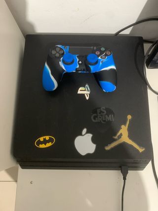 PS4 PRO + Volante Logitech