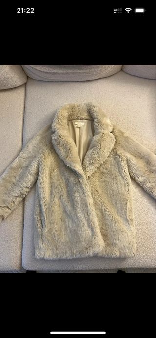 Abrigo pelo sintético blanco solapas