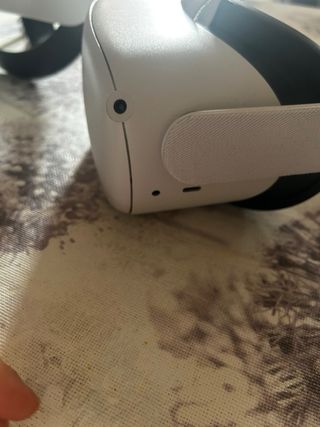 Oculus Quest 2 con mandos