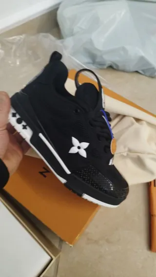 Scarpe Louis Vuitton nere e bianche