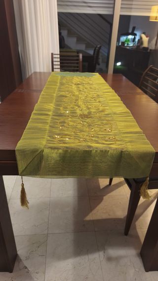 Camino de mesa organza bordado pedrería verde