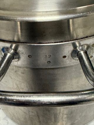 Olla grande acero inoxidable con cucharón