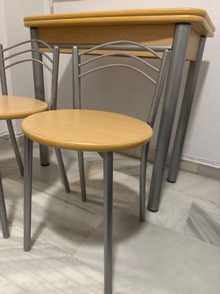 Mesa de cocina plegable madera y metal y sillas