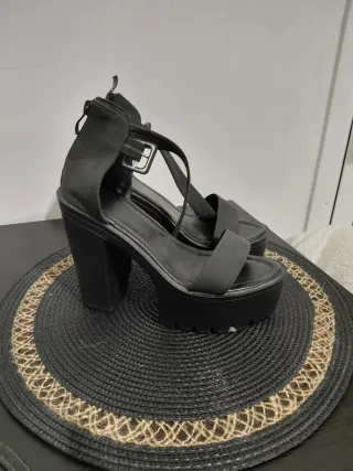 Sandalias plataforma negras nuevas