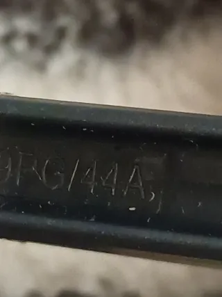 68 Perchas de plástico 44, 41 y 40 cm