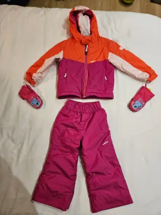 Conjunto esquí niña chaqueta y pantalón.