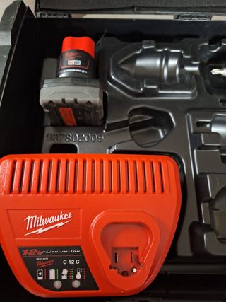 Trapano a percussioni Milwaukee