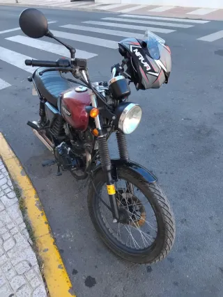 Moto Haojue Naked Marrón y Negra