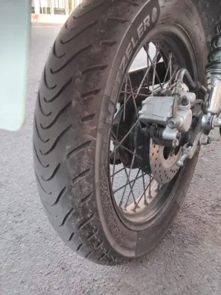 Moto Haojue Naked Marrón y Negra