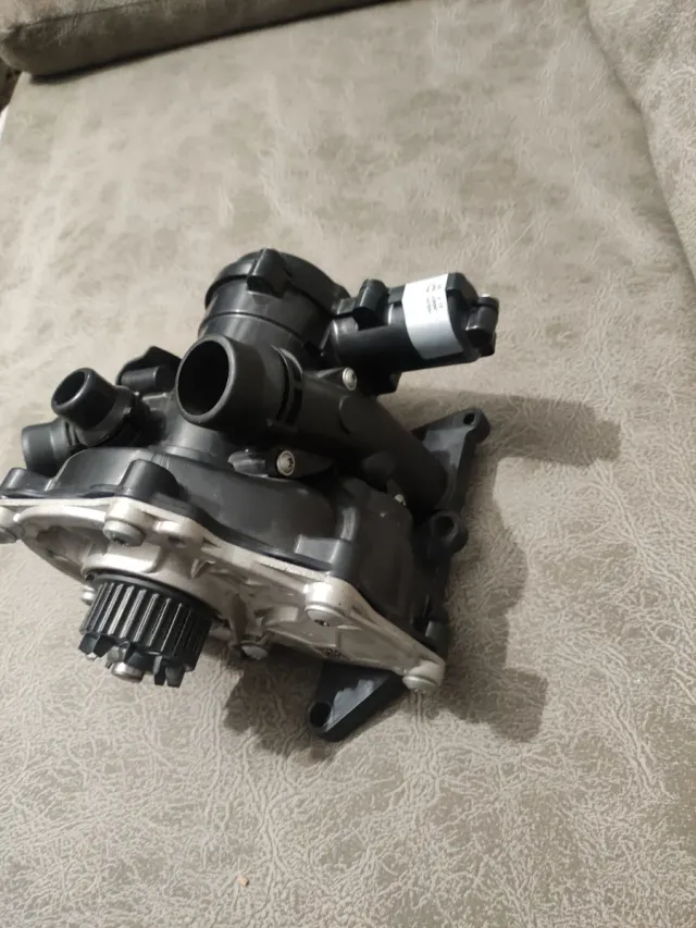 Caja agua y termostato Audi VW Porsche