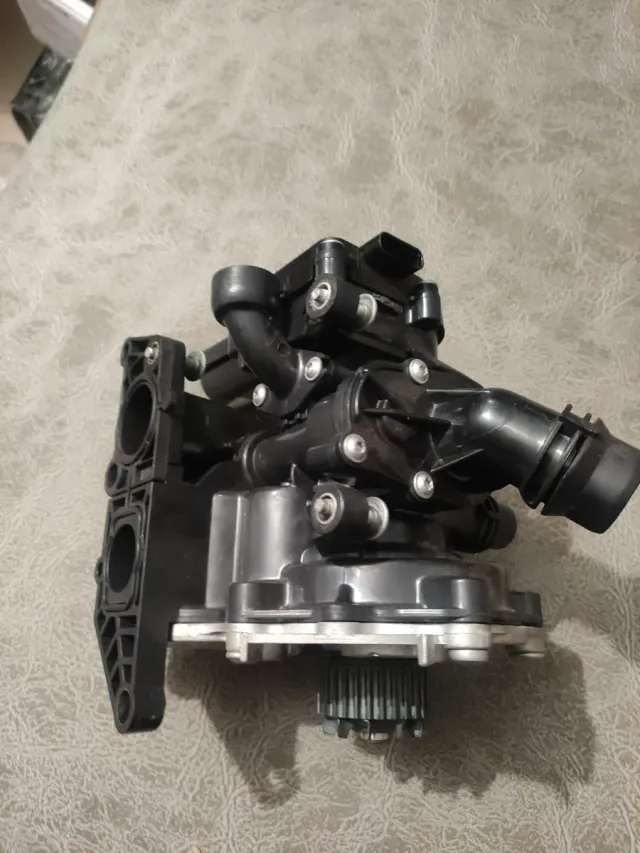 Caja agua y termostato Audi VW Porsche