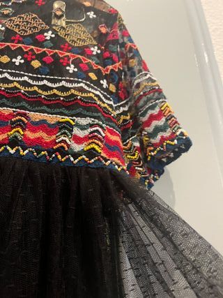 Top 2 piezas, de tul plumeti negro con pedrería