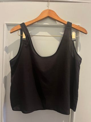 Top 2 piezas, de tul plumeti negro con pedrería