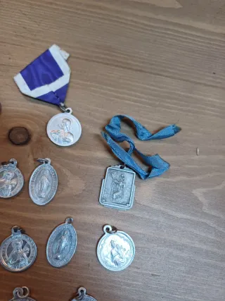 Lote de medallas religiosas