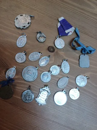 Lote de medallas religiosas