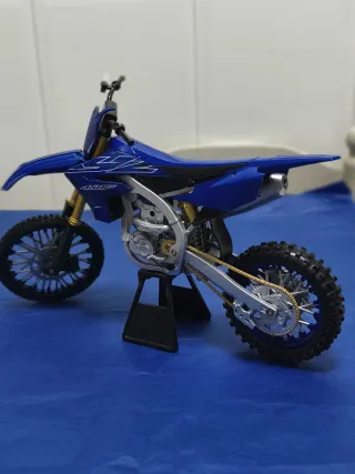 Réplica Moto Yamaha YZ450F Azul.
