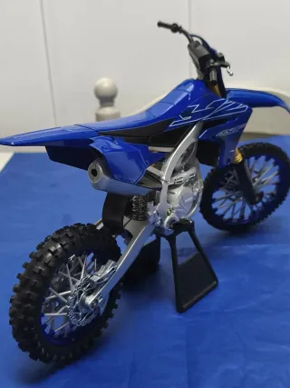 Réplica Moto Yamaha YZ450F Azul.