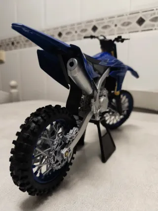 Réplica Moto Yamaha YZ450F Azul.