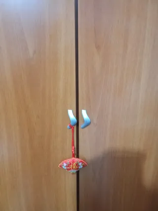 Armario de madera marrón