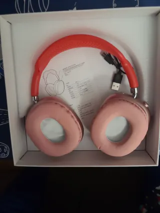 Cascos Rojos con Funda y Cable