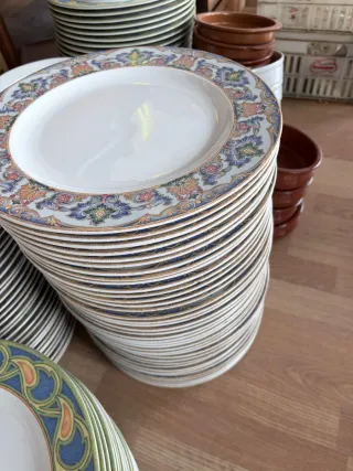 Juego de platos de cerámica con diseño 32cm.