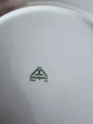 Juego de platos de cerámica con diseño 32cm.