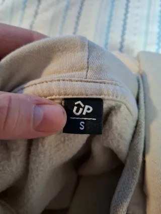 Sudadera UP beige con capucha