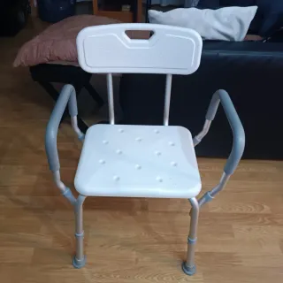 Silla de ducha con brazos y respaldo