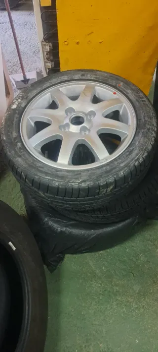 Llantas de aleación plateadas