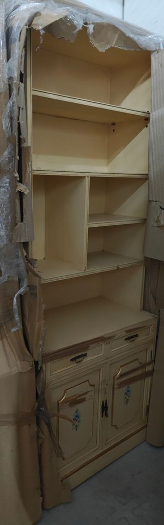 Estantería Beige y Dorada