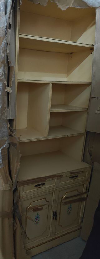 Estantería Beige y Dorada