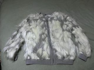 Chaqueta pelo Zara gris y blanco