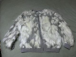 Chaqueta pelo Zara gris y blanco