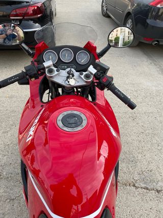 Suzuki GSX600F Roja y Plateada