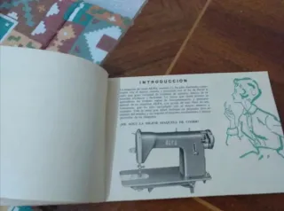 Máquina de coser Alfa antigua