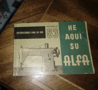 Máquina de coser Alfa antigua