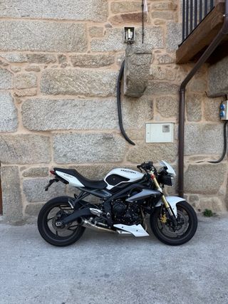 Triumph street triple 675 A2 (2014)