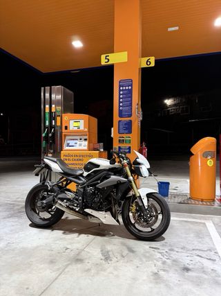 Triumph street triple 675 A2 (2014)