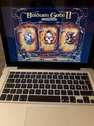 MacBook Pro + Hercules Console DJ Ready-to-Party