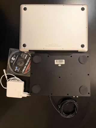 MacBook Pro + Hercules Console DJ Ready-to-Party