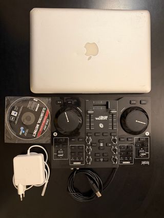 MacBook Pro + Hercules Console DJ Ready-to-Party