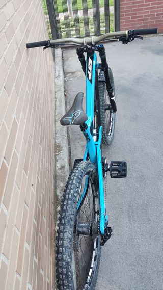 YT Tues CF Pro 2017 Carbono Talla M. Muy cuidada