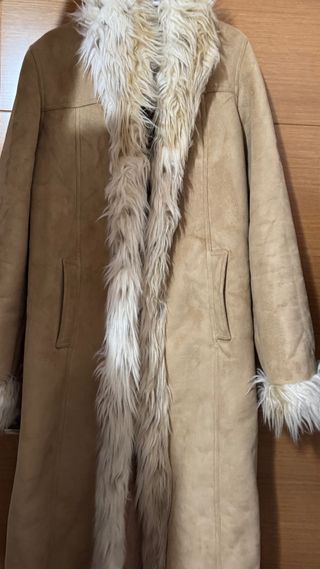 Abrigo ante beige con cuello de pelo