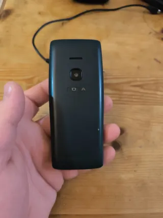 Teléfono Nokia 3310 (2017) con cargador