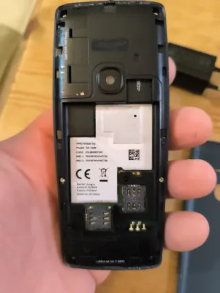 Teléfono Nokia 3310 (2017) con cargador