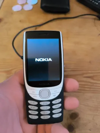 Teléfono Nokia 3310 (2017) con cargador