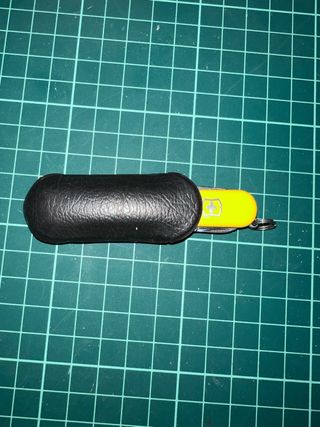 Navaja Victorinox Classic Amarilla + Funda