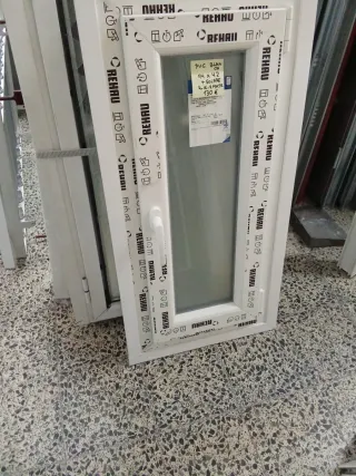 Ventana PVC Rehau Blanco Abatible 94x42 +solape.