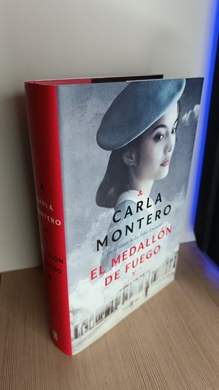 El medallón de fuego / The Fire Medallion (Span...