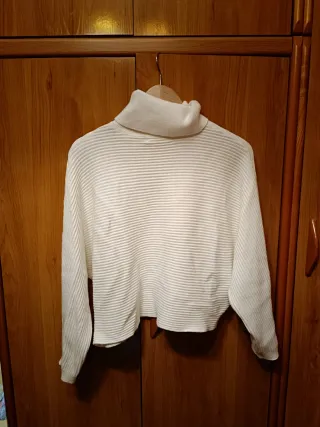 Jersey blanco cuello alto